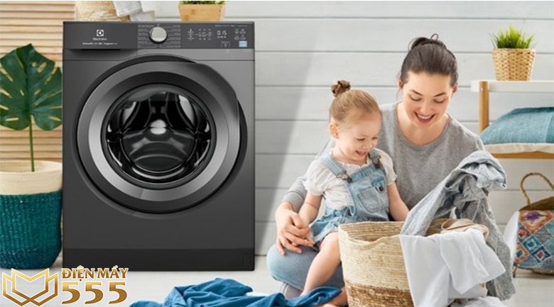 an toàn với tính năng khóa trẻ em trên Máy giặt Electrolux Inverter 10 kg EWF1024M3SB